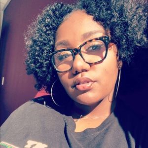 Meet your Posher, Alma